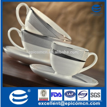 El nuevo sistema de té chino de la porcelana del hueso, la taza y el platillo colorearon la taza de café fija los artículos del té del gongfu